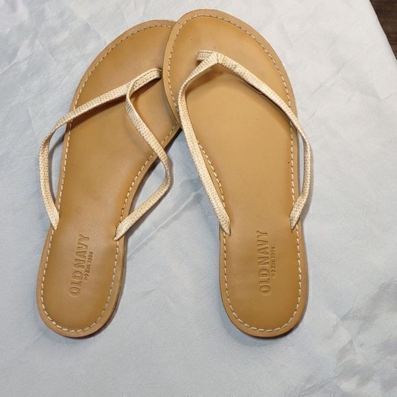 Old Navy Creamy Snakeskin Strap Flat Thongs - See Measurements - Picture 2 of 4